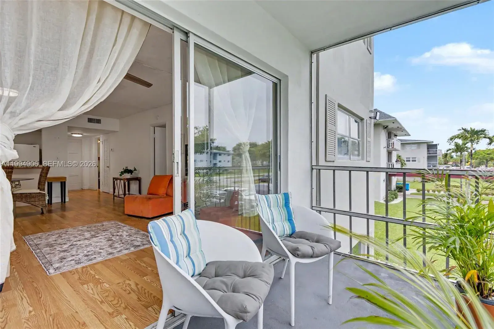 1000 Hillcrest Ct # 215, Hollywood FL 33021