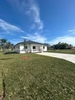 1468 NW 100th St, Miami FL 33147