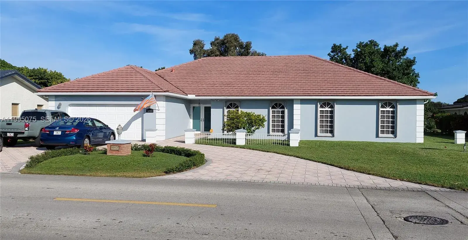 18921 W Oakmont Dr, Hialeah FL 33015