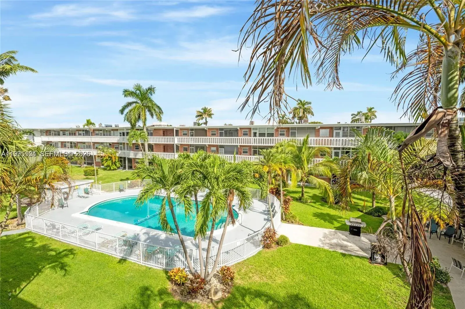 1 bedroom 1 bath Residential Lease for rent at 141 NE 10th Ave # 25C, Hallandale Beach FL 33009