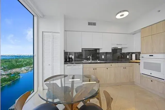 4779 Collins Ave, Miami Beach FL 33140