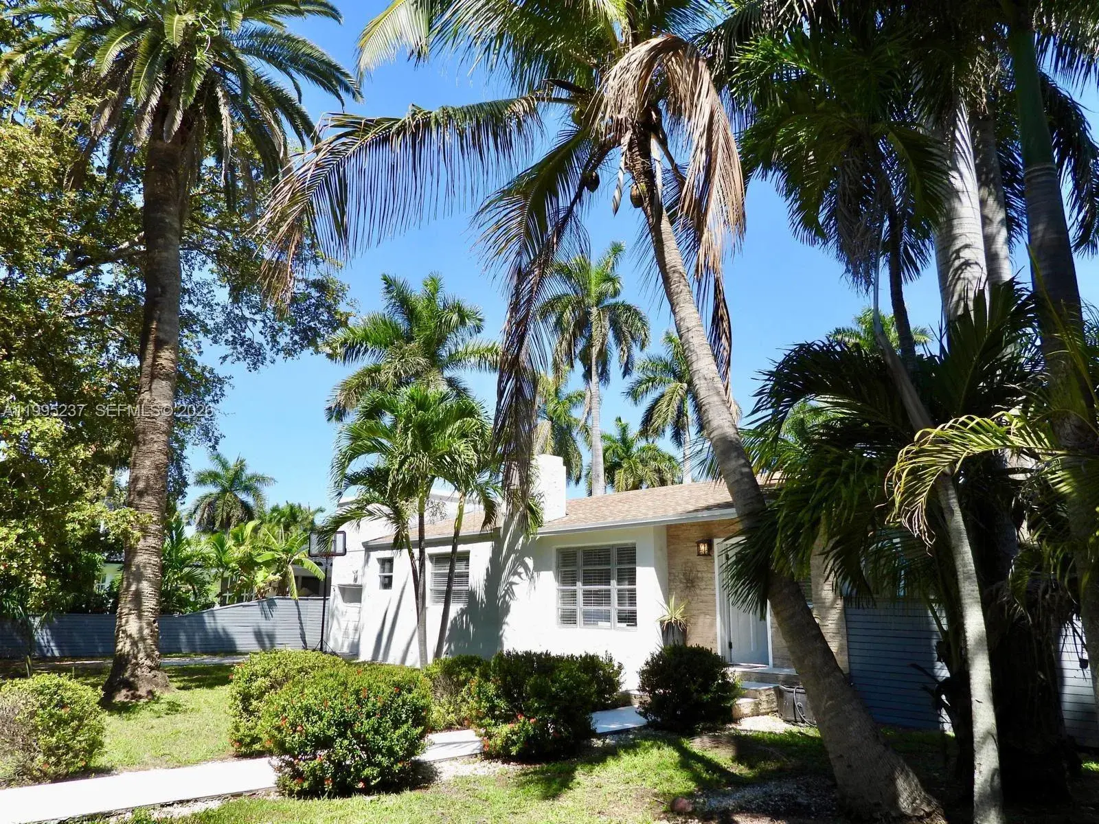 715 Hollywood Blvd, Hollywood FL 33019