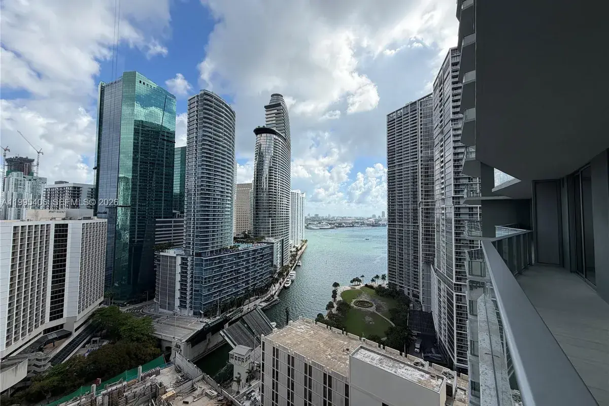 77 SE 5 # 2603, Miami FL 33131