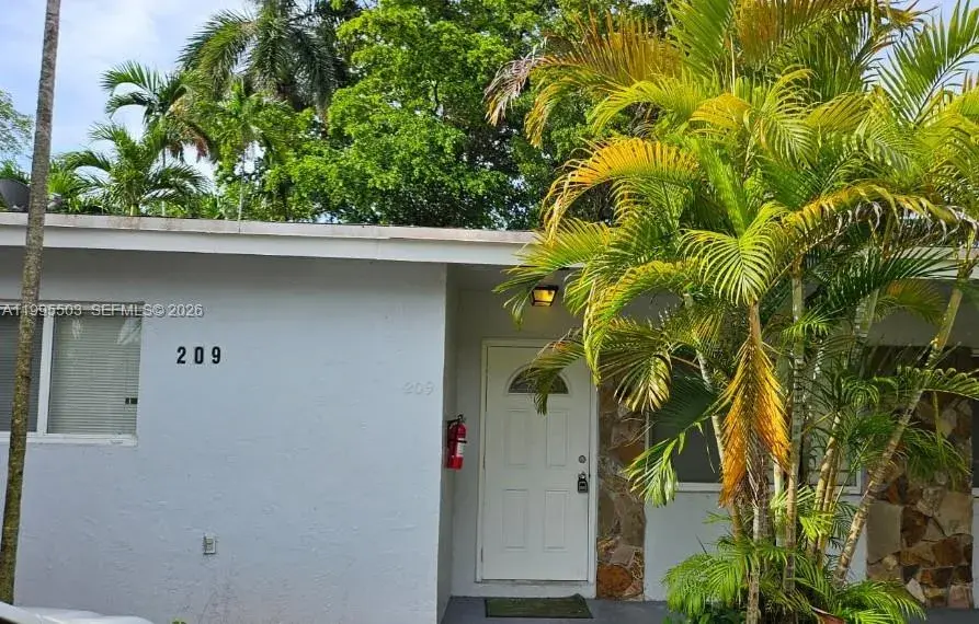 2 bedroom 2 bath Residential Lease for rent at 209 SW 9th St # 209, Hallandale Beach FL 33009