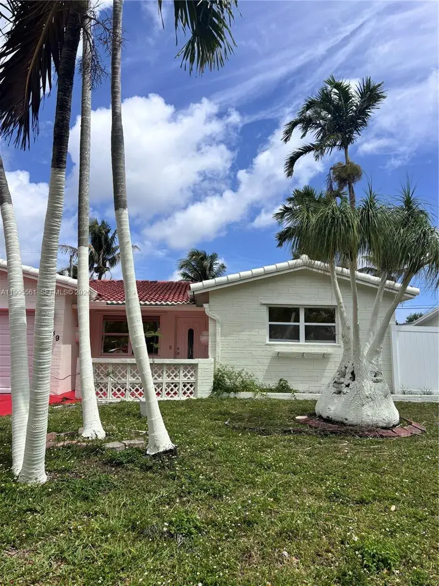 839 S Highland Dr, Hollywood FL 33021