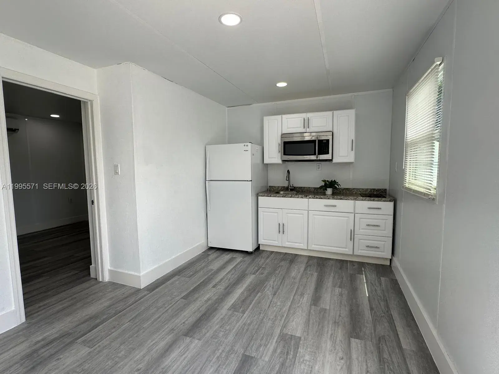 1 bedroom 1 bath Residential Lease for rent at 841 N 69th Ave # 2, Hollywood FL 33024