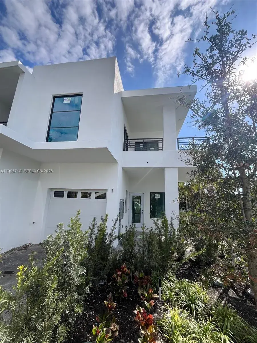 3 bedroom 2 bath Residential Lease for rent at 2511 Pierce St # 1, Hollywood FL 33020