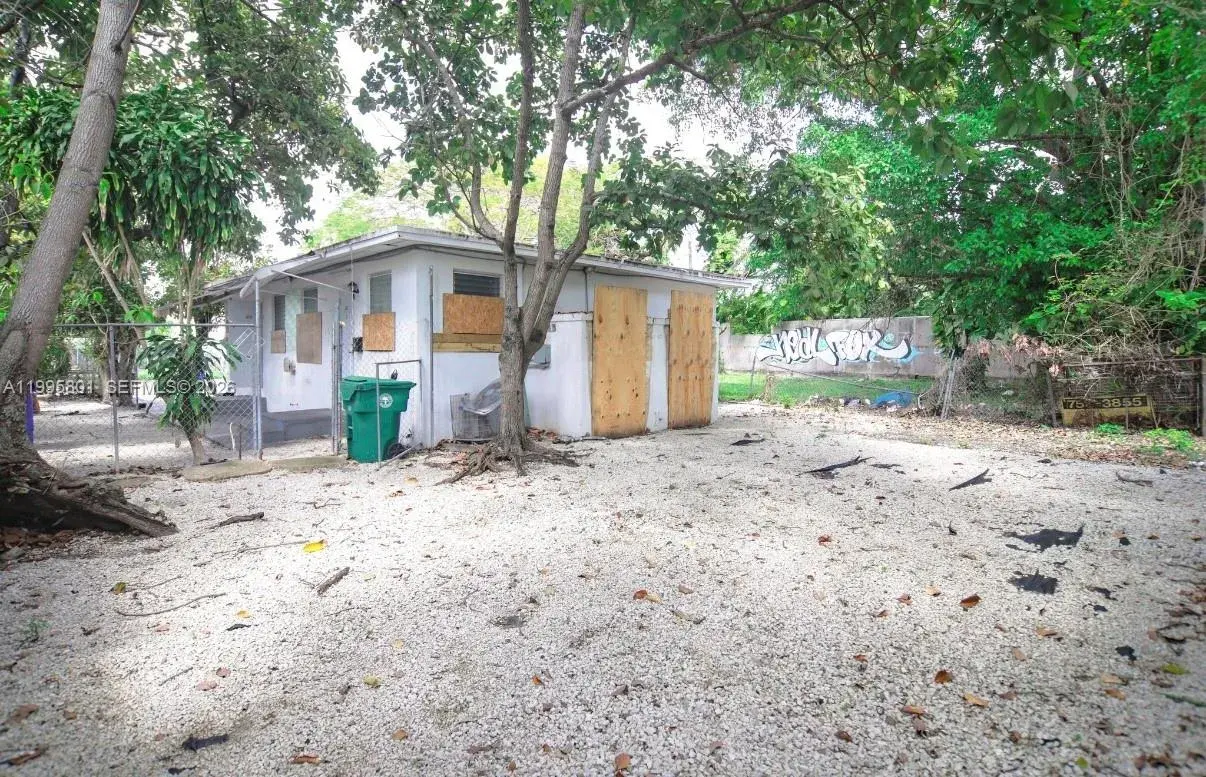 270 NW 35th St, Miami FL 33127