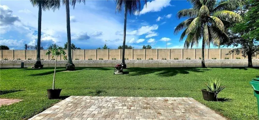 2 bedroom 2 bath Residential for sale at 9905 NW 57th Mnr, Coral Springs FL 33076