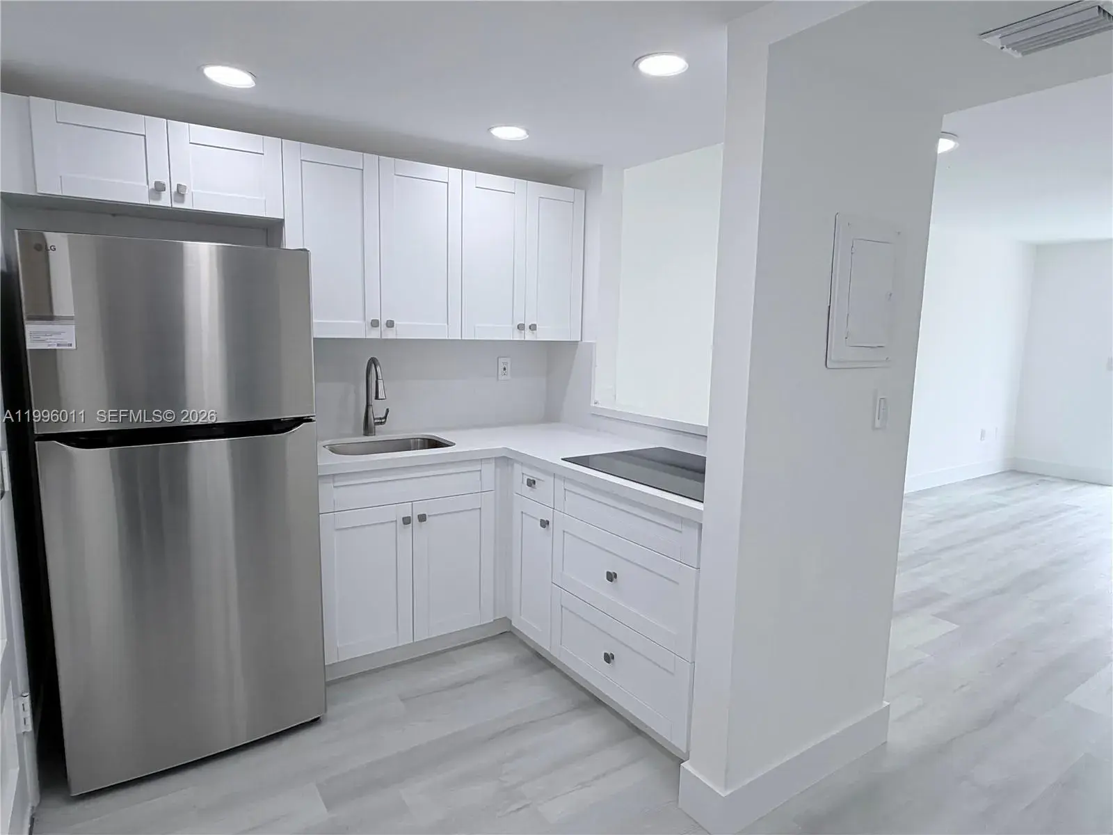 1 bedroom 1 bath Residential for sale at 2980 Point East Dr # D112, Aventura FL 33160
