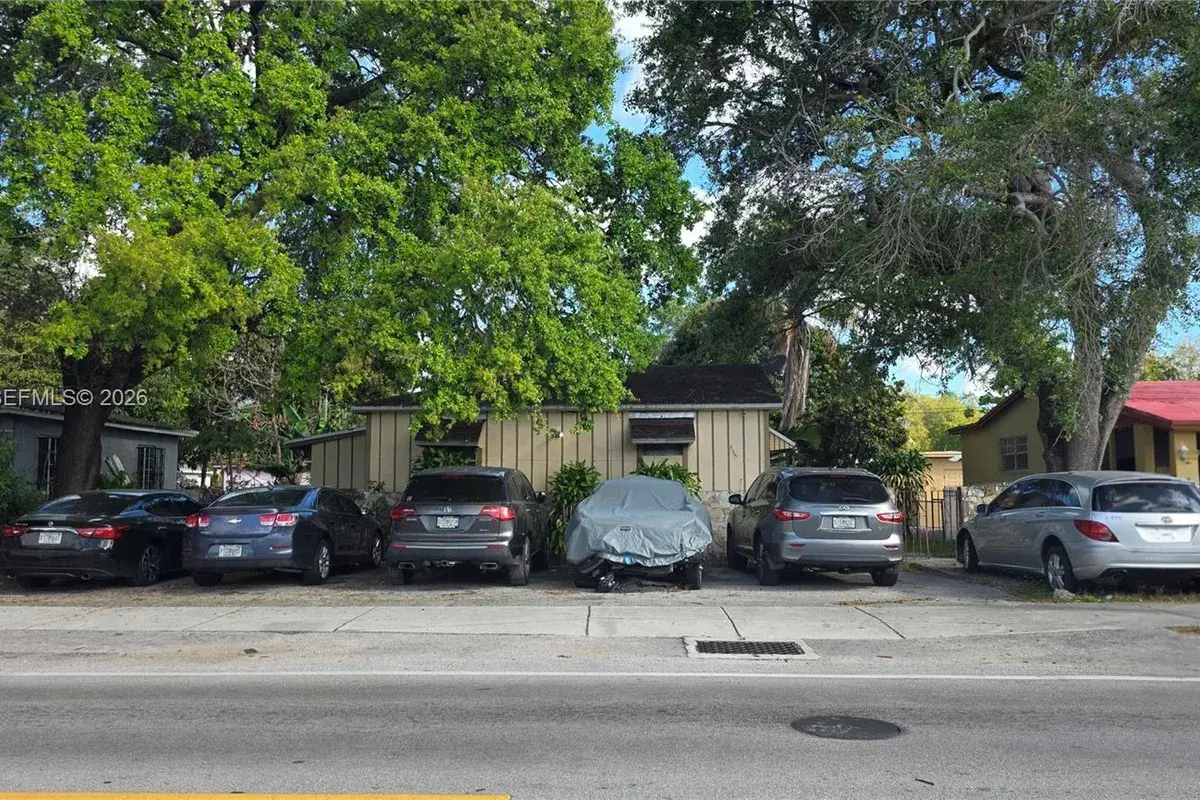 525 NE 159th St, Miami FL 33162