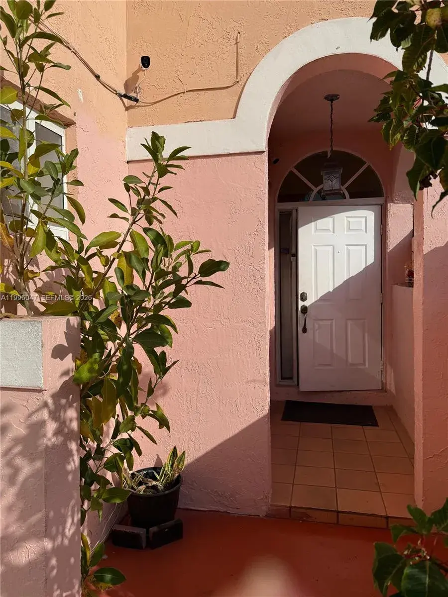 7477 NW 167th St, Hialeah FL 33015 photo 4