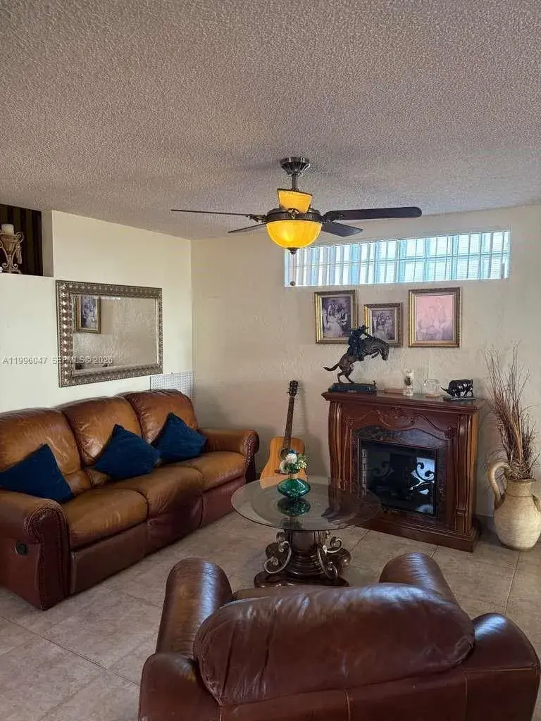 7477 NW 167th St, Hialeah FL 33015 photo 5