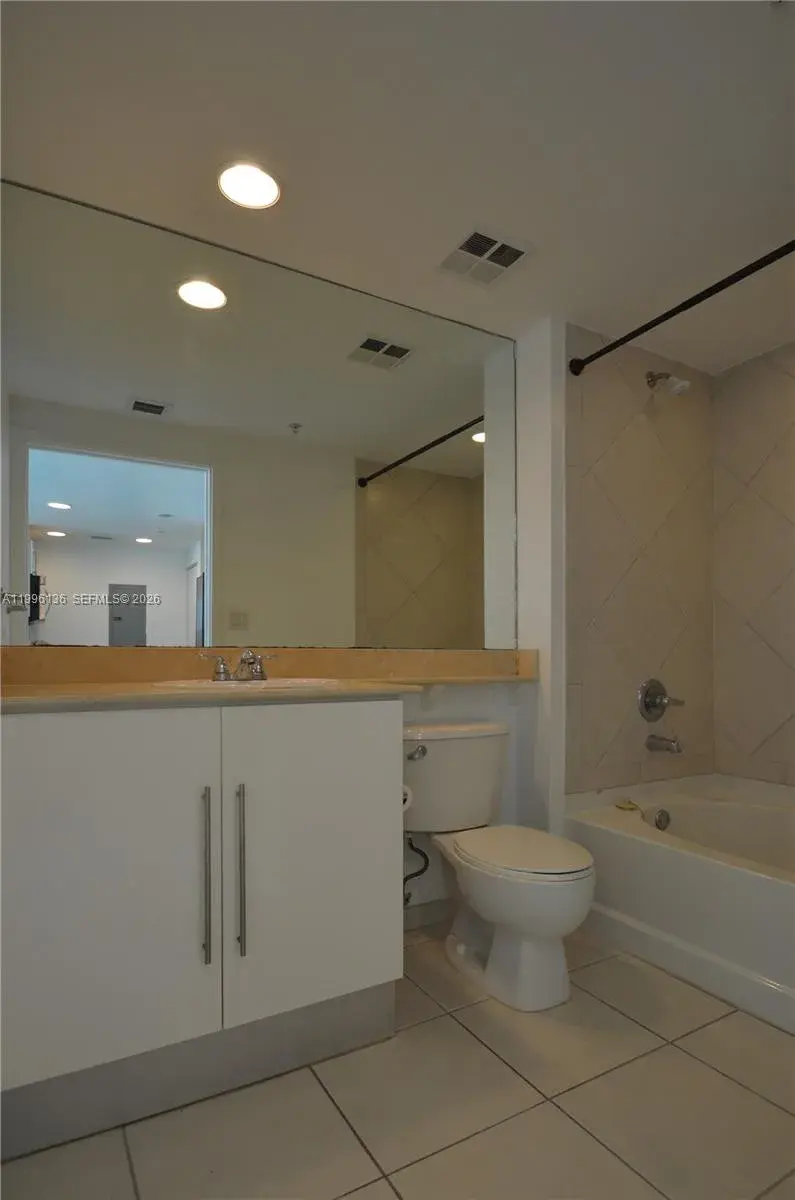 325 S Biscayne Blvd # 2320, Miami FL 33131