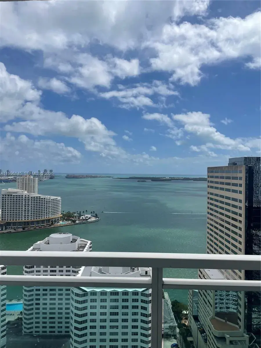 2 bedroom 2 bath Residential Lease for rent at 951 Brickell Ave # 3506, Miami FL 33131