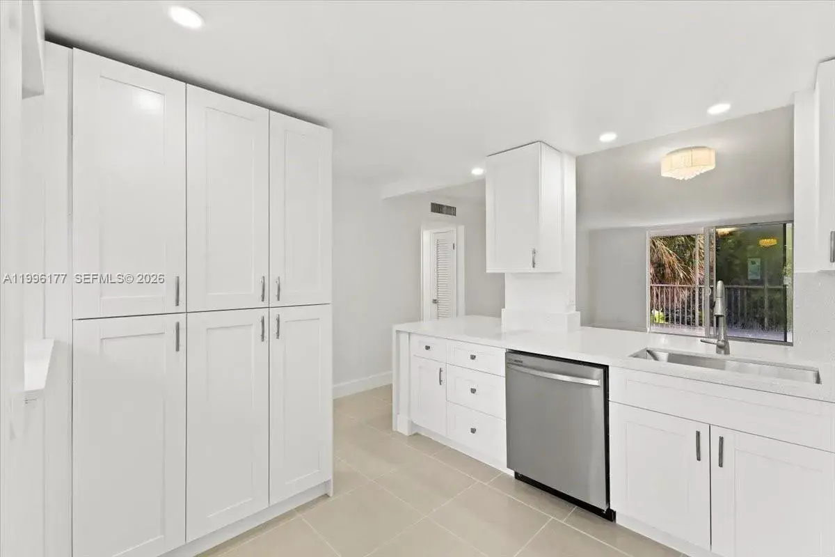 319 NE 14TH AVE # 201, Hallandale Beach FL 33009
