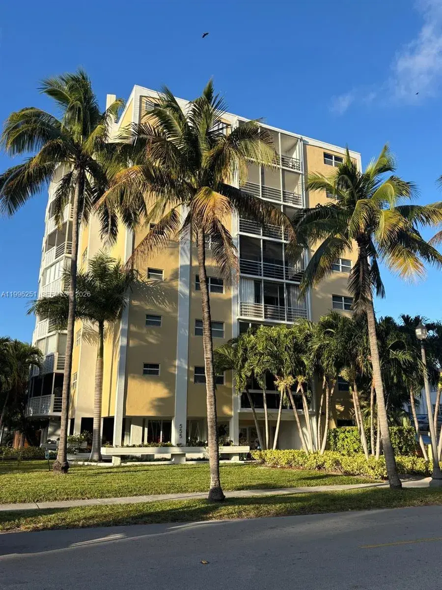 2 bedroom 2 bath for sale at 555 Crandon Blvd # 43, Key Biscayne FL 33149