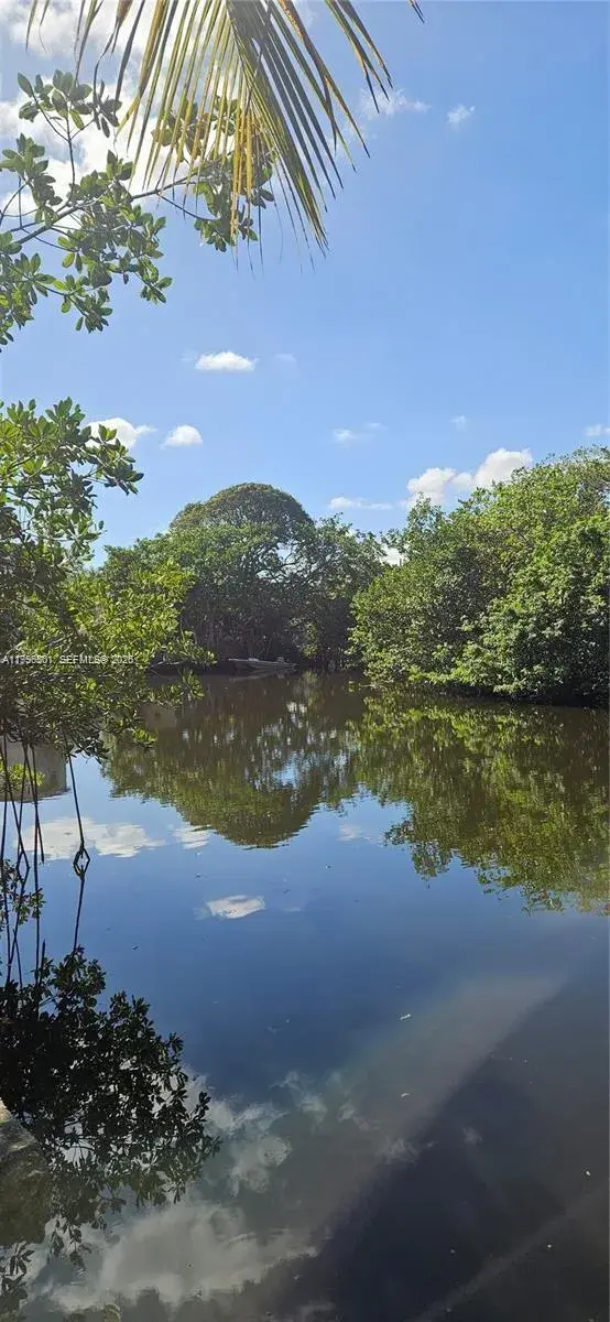 24 NW Avenue, Fort Lauderdale FL 33311