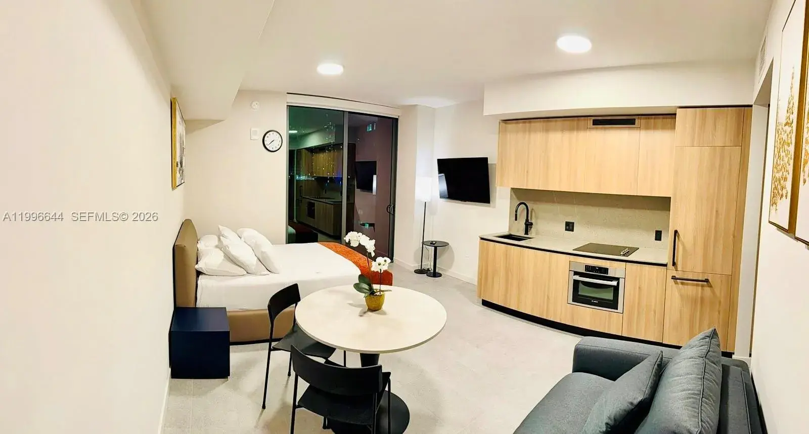 121 NE 5 St # 901B, Miami FL 33132