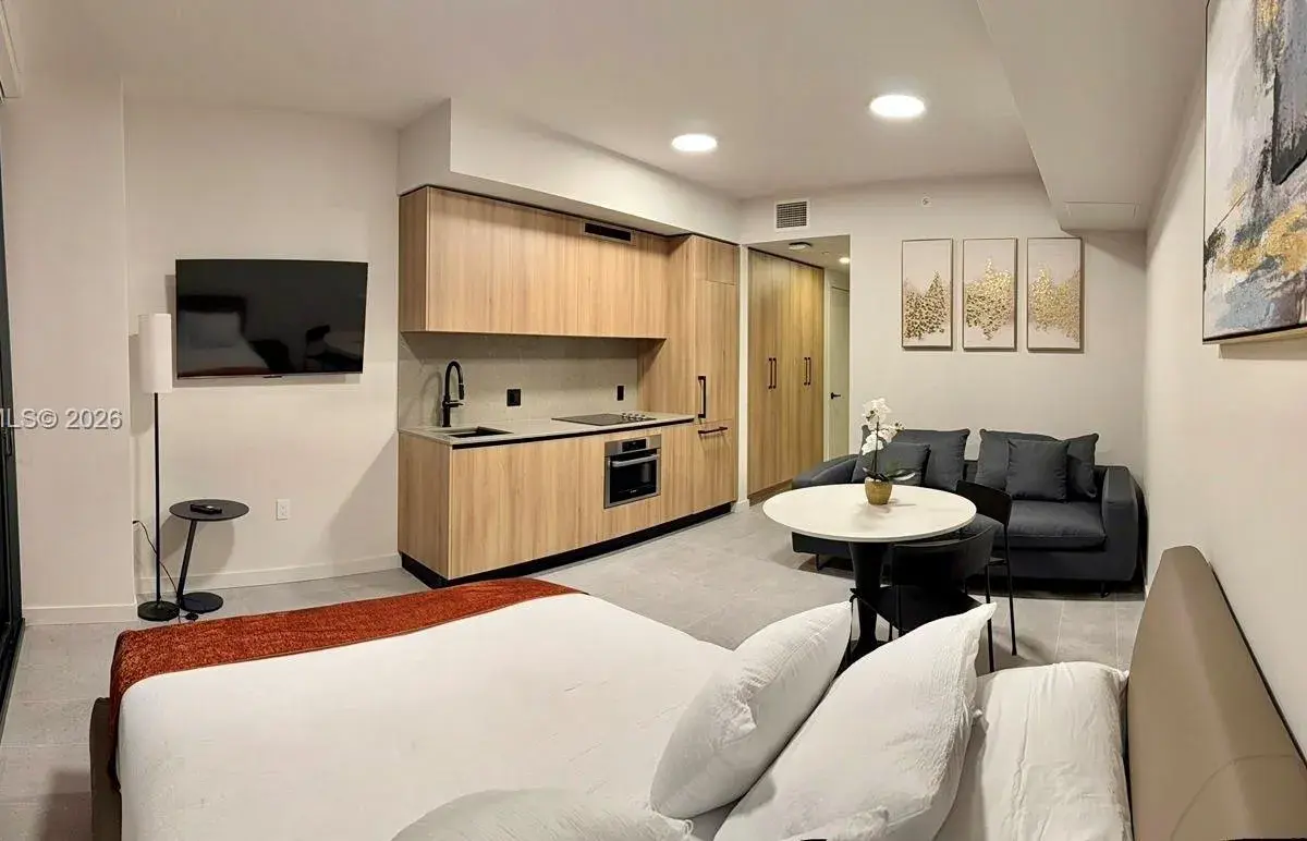 121 NE 5 St # 901B, Miami FL 33132