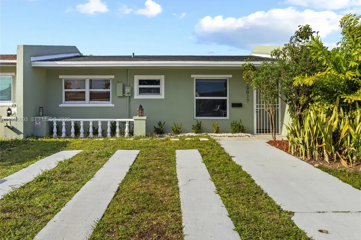 10017 SW 23rd Ter, Miami FL 33165