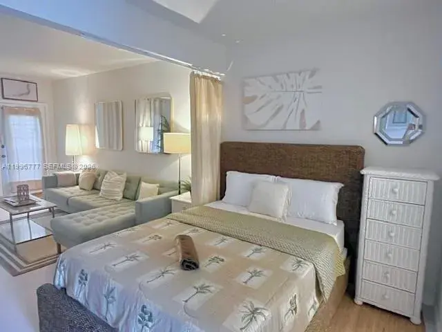 1050 Pennsylvania Ave # 28, Miami Beach FL 33139