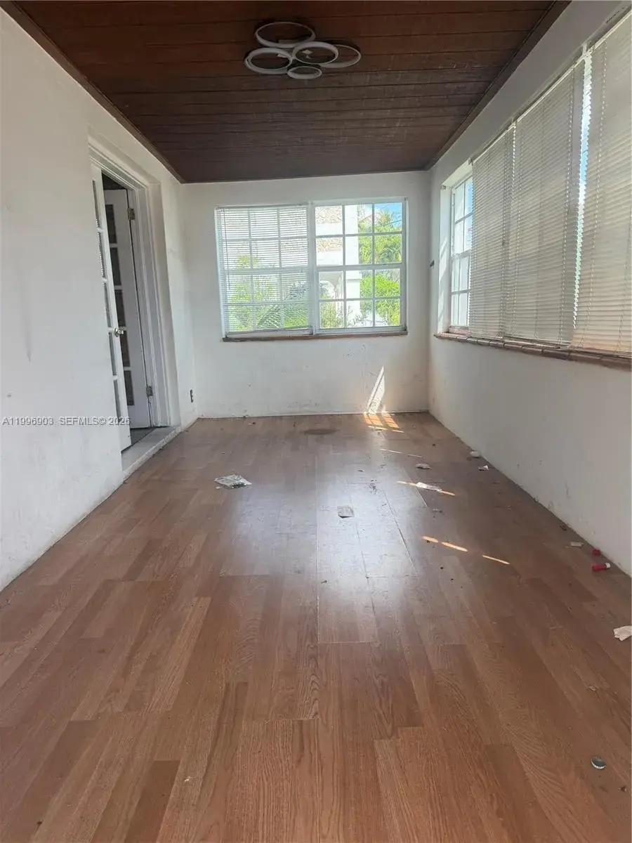 634 SW 10th Ave, Miami FL 33130