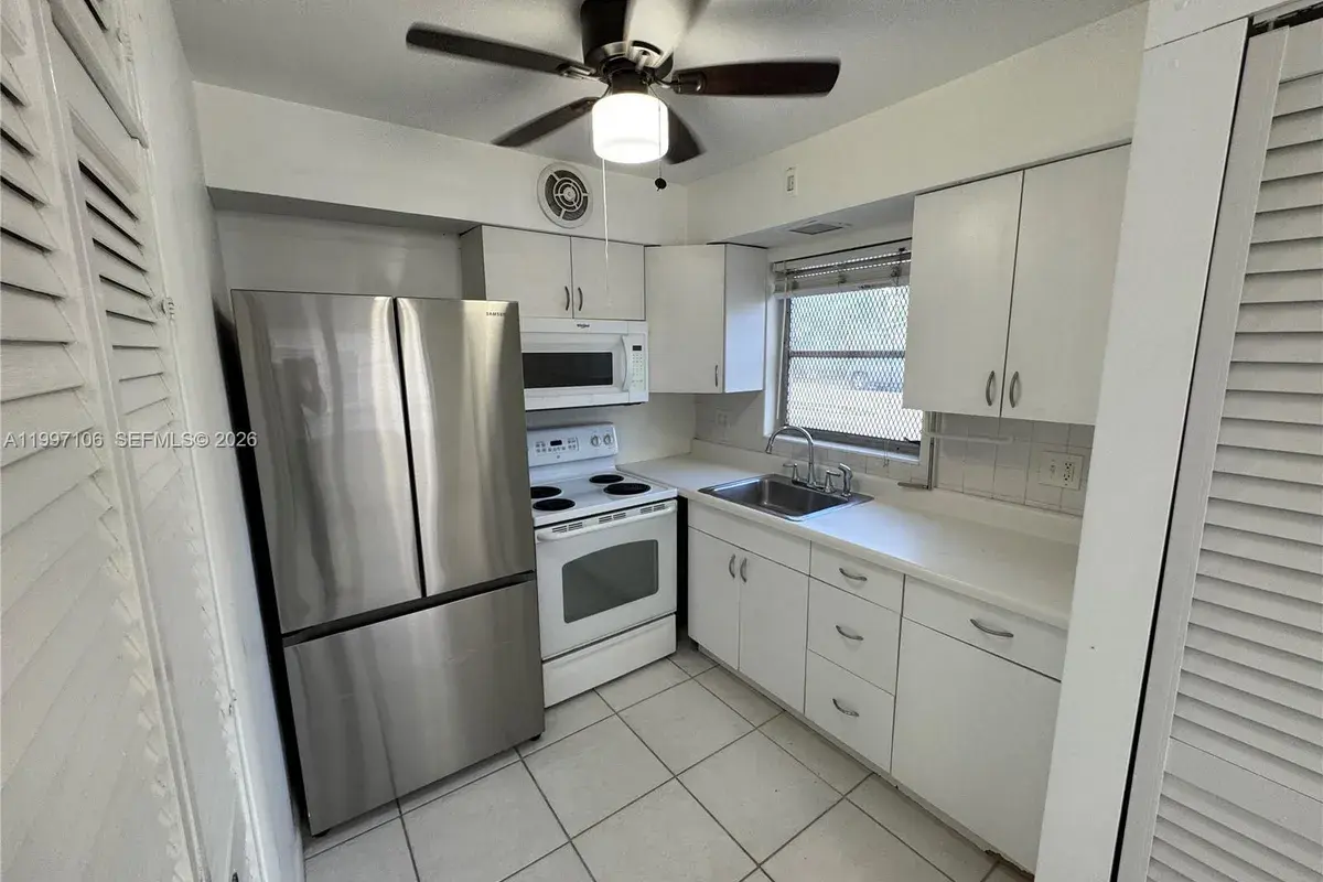 2000 Buchanan St # 11, Hollywood FL 33020