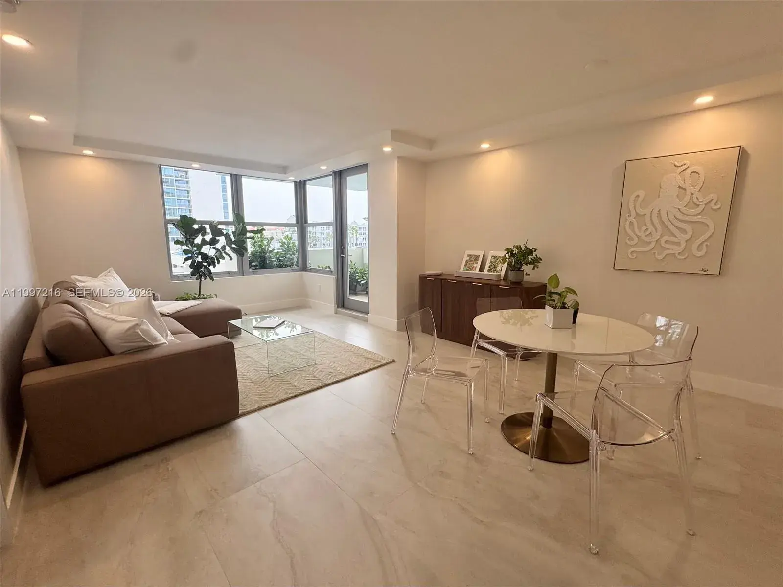 1 bedroom 1 bath Residential for sale at 2899 Collins Ave # 424, Miami Beach FL 33140