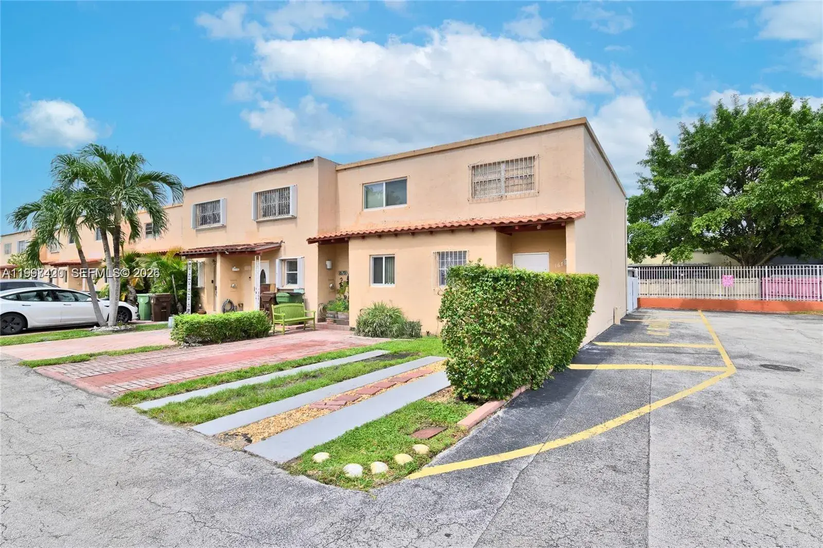 2 bedroom 1 bath Residential Lease for rent at 1675 W 57th St # 514, Hialeah FL 33012