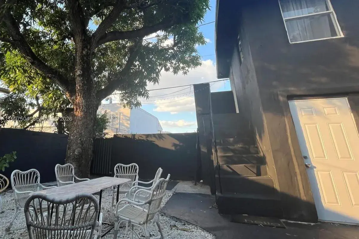 21 NE 53 ST, Miami FL 33137