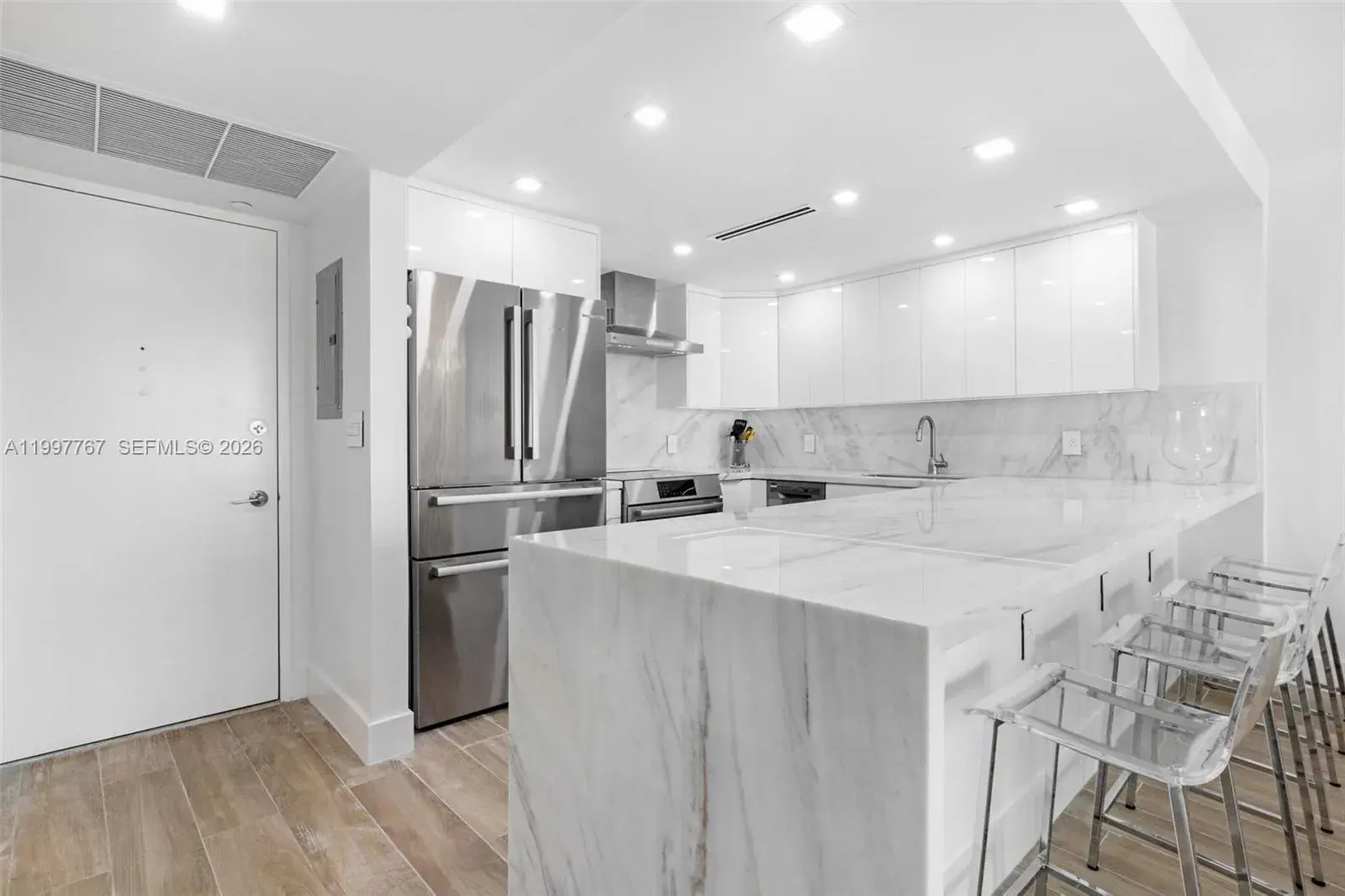 1 bedroom 2 bath for sale at 5701 Collins Ave # 1707, Miami Beach FL 33140