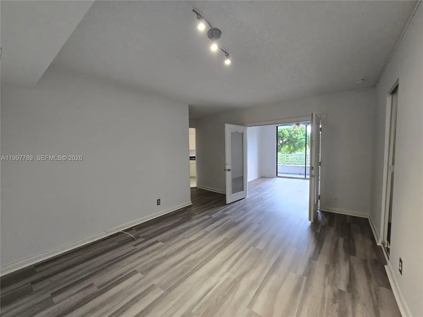 1 bath Residential Lease for rent at 3300 NE 192nd St # 210, Aventura FL 33180