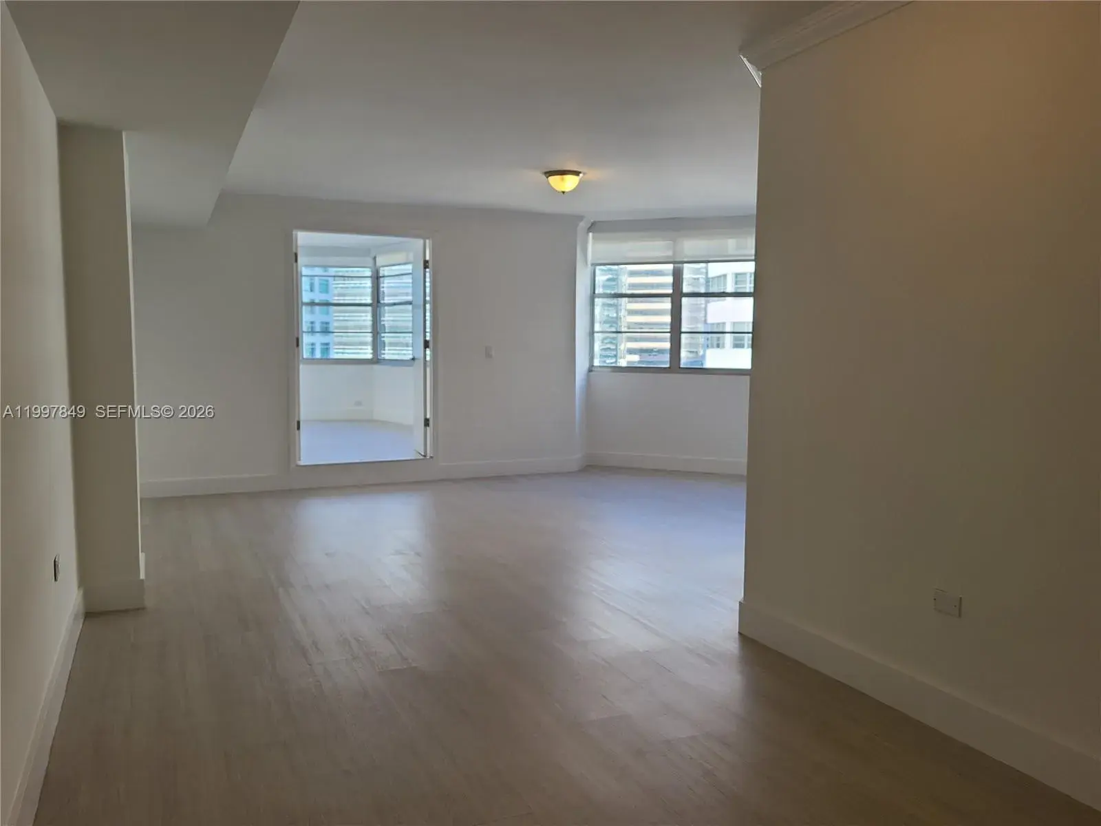 2 bedroom 2 bath Residential Lease for rent at 999 Brickell Bay Dr # 1207, Miami FL 33131
