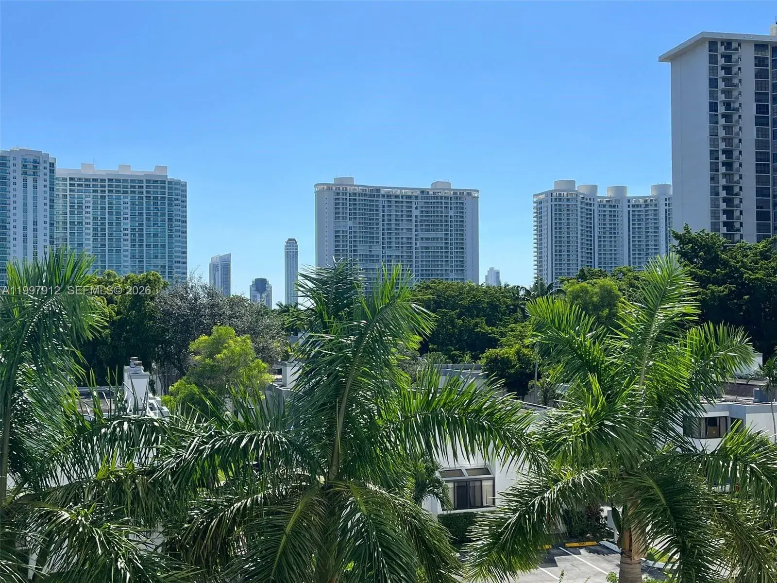 1 bedroom 1 bath Residential Lease for rent at 2851 NE 183rd St # 405E, Aventura FL 33160