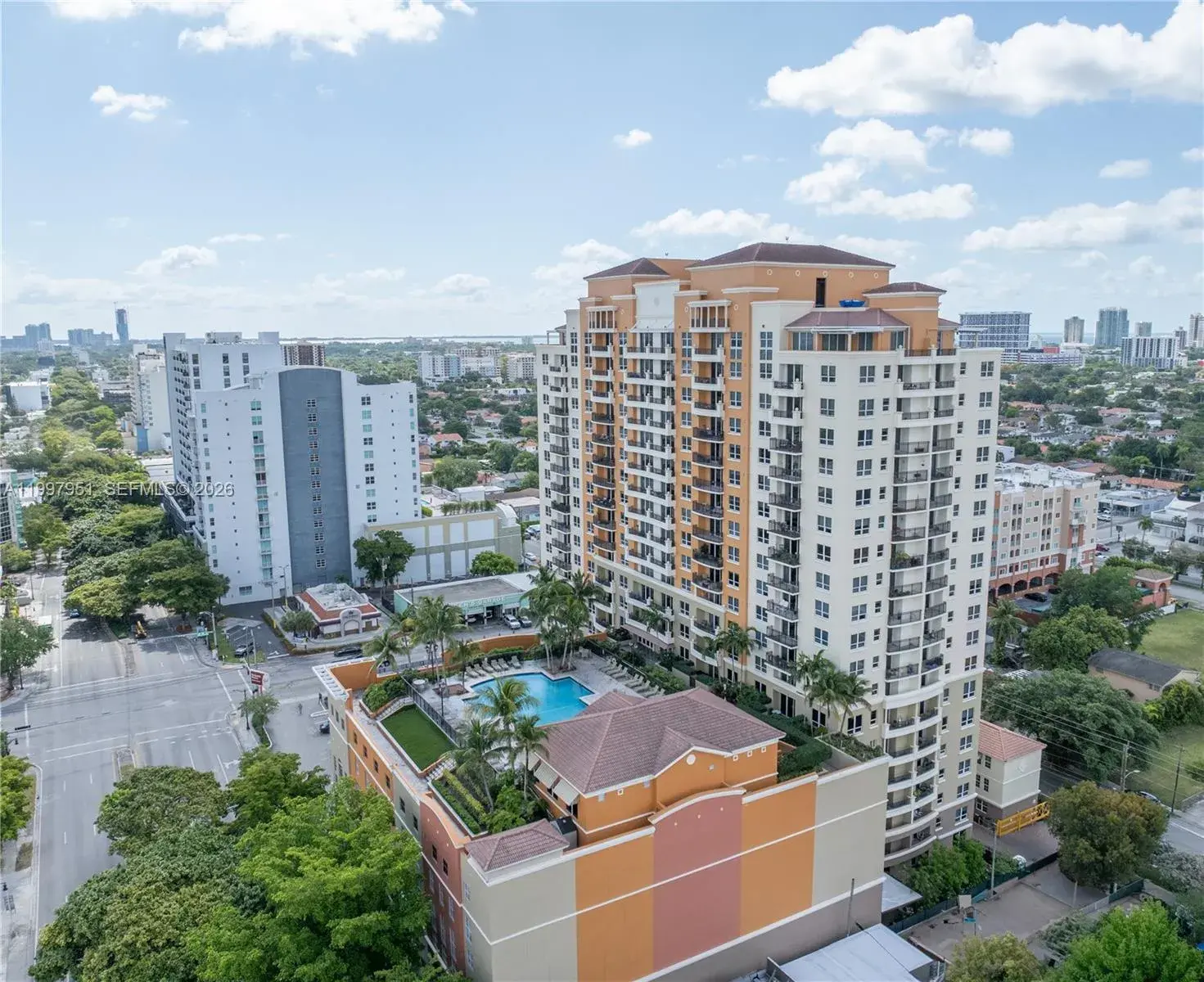 1 bedroom 1 bath Residential for sale at 3232 SW 22nd Ter # 607, Miami FL 33145