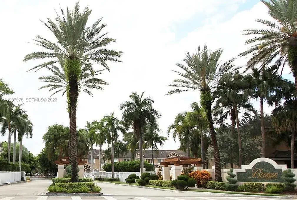 3 bedroom 2 bath Residential for sale at 5640 NW 115th Ct # 211, Doral FL 33178
