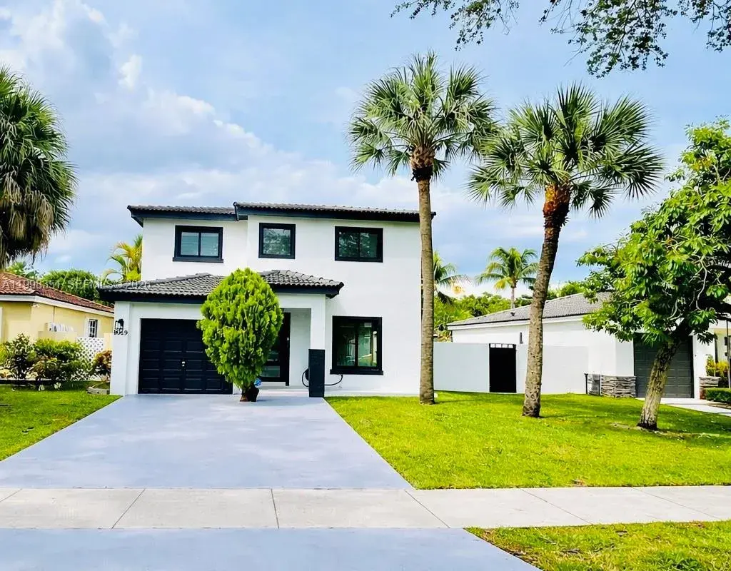 9069 NW 193rd St, Hialeah FL 33018