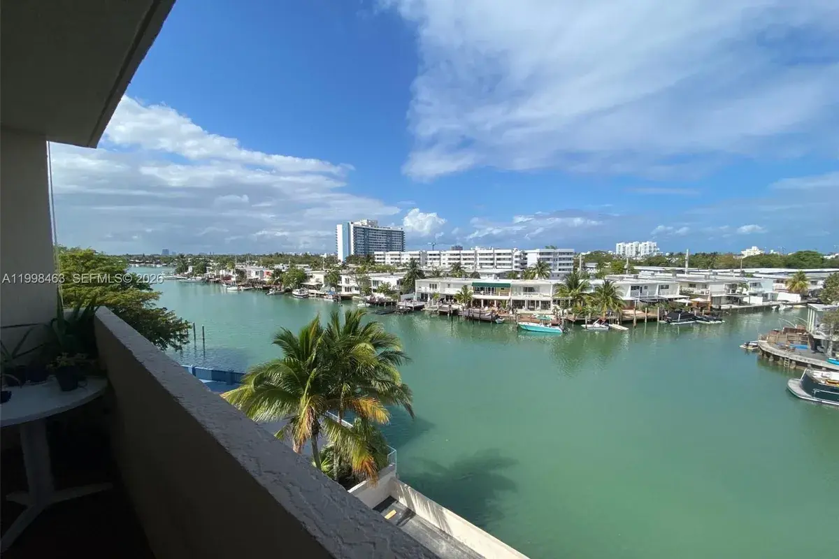 7125 Bay Dr # 506, Miami Beach FL 33141