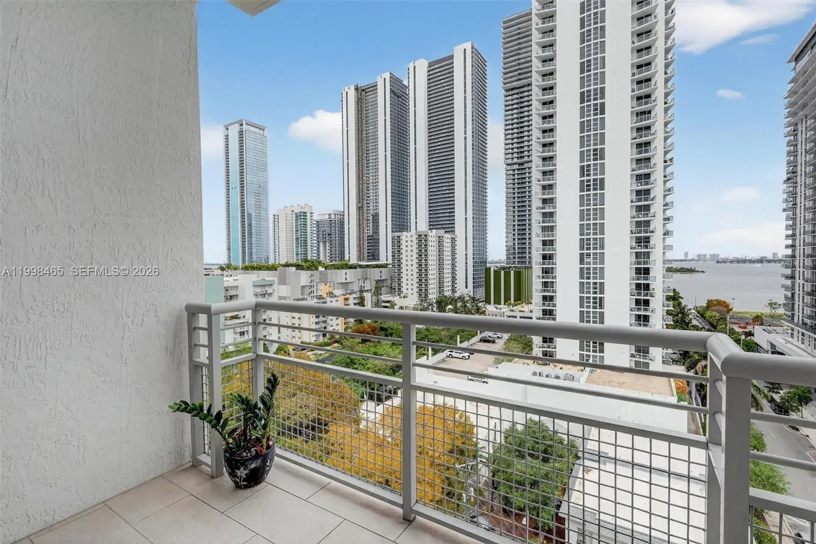 1 bedroom 1 bath Residential for sale at 2200 NE 4th Ave # 1003, Miami FL 33137