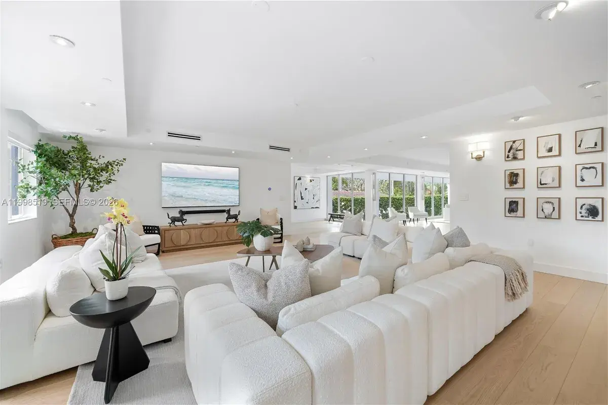 215 Palm Ave, Miami Beach FL 33139