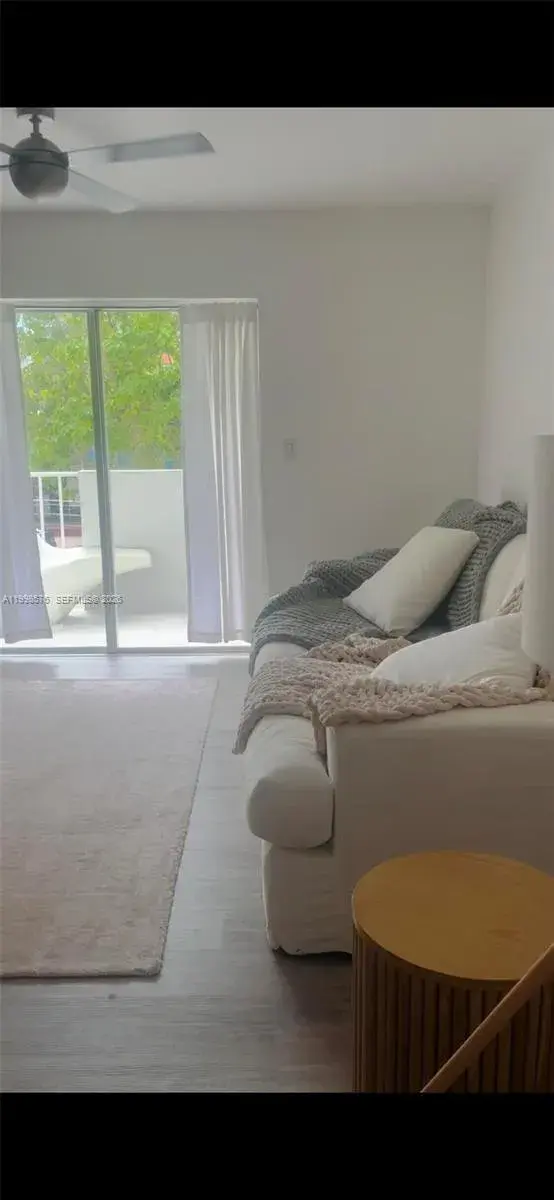 1 bedroom 1 bath Residential for sale at 240 Collins Ave, Miami Beach FL 33139