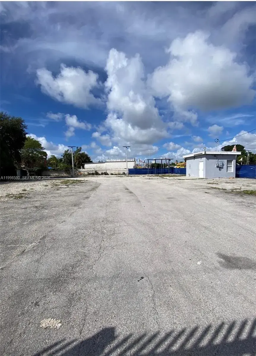 300 NW 79th St, Miami FL 33150