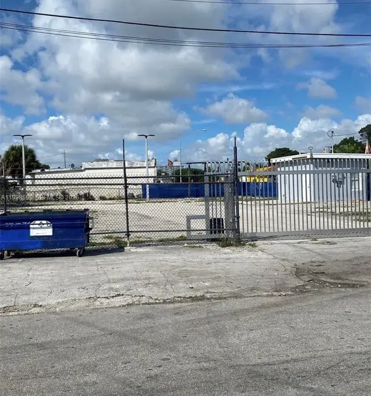 300 NW 79th St, Miami FL 33150