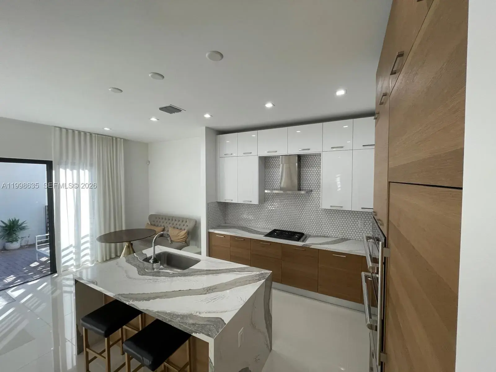 8283 NW 44th St, Doral FL 33166