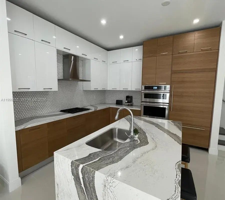 8283 NW 44th St, Doral FL 33166