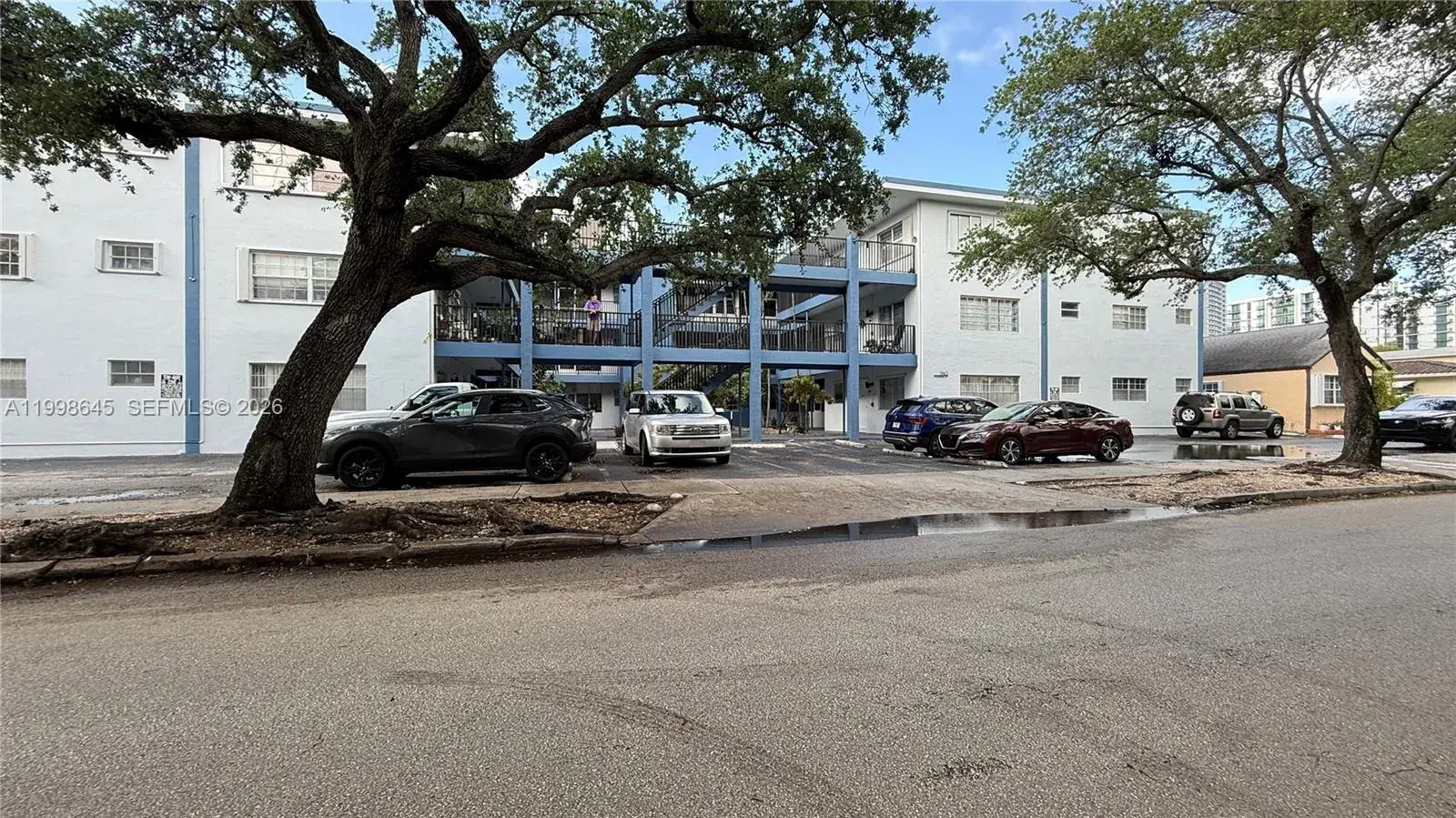 1 bedroom 1 bath Residential for sale at 1943 Monroe St # 306A, Hollywood FL 33020