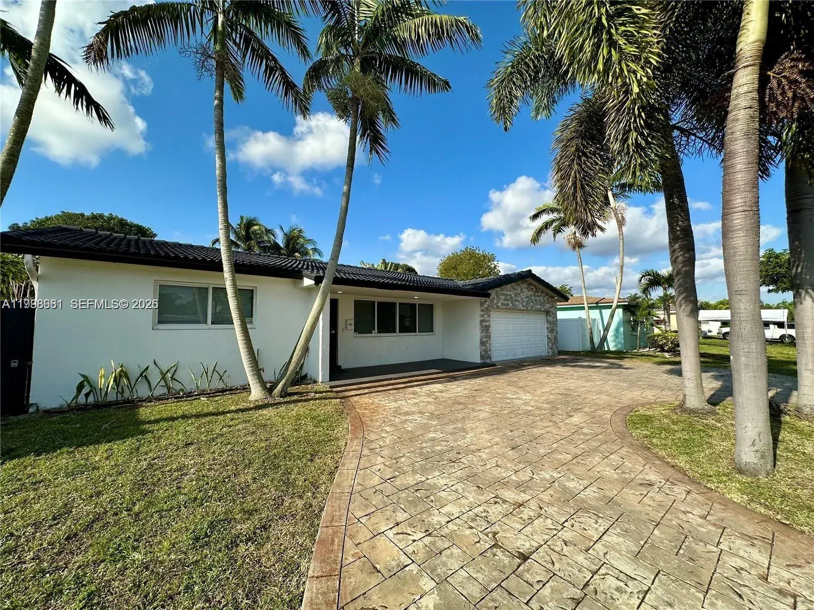 5424 Garfield St, Hollywood FL 33021