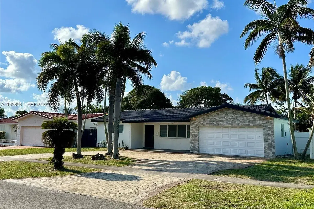 5424 Garfield St, Hollywood FL 33021