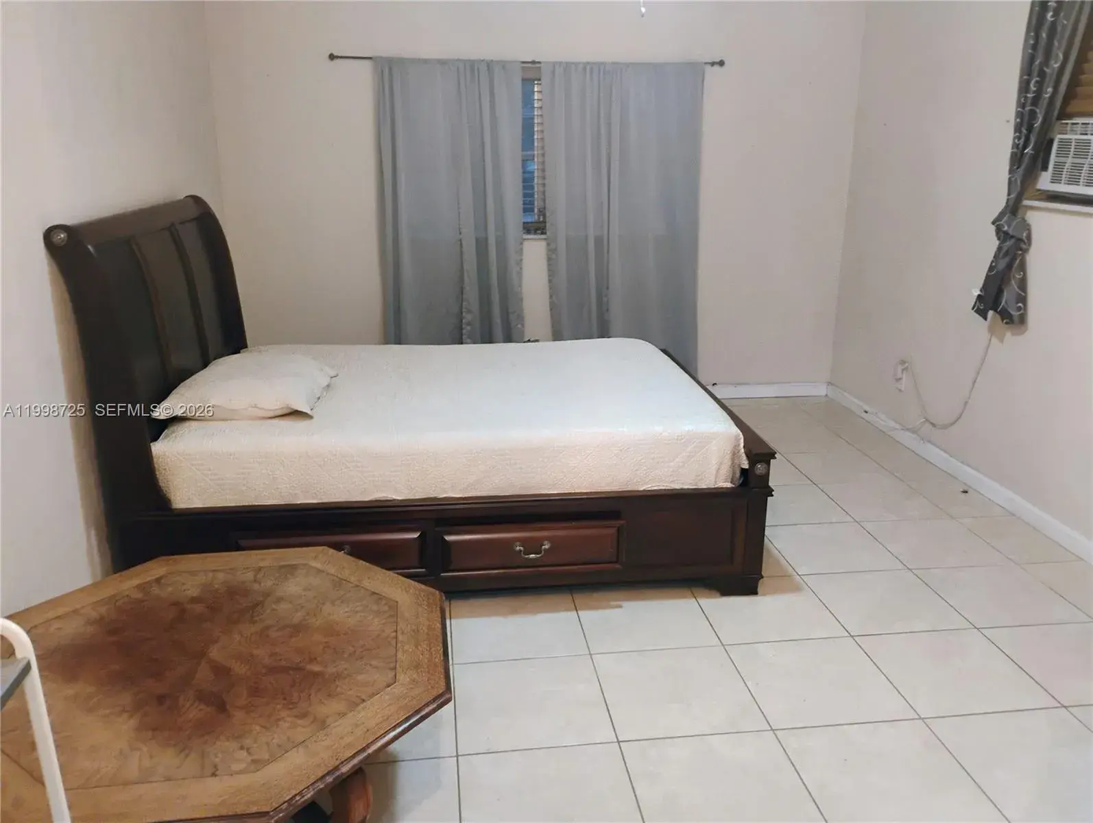 1 bedroom 1 bath Residential Lease for rent at **** Thomas St # 1, Hollywood FL 33021